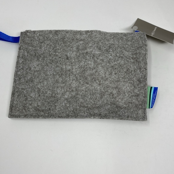 NWT United Airlines Therabody First Class Amenity Kit - Picture 2 of 3